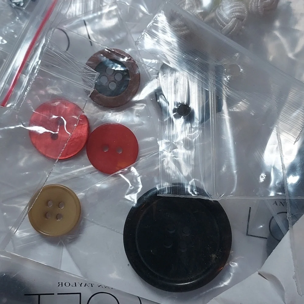 Lot of Vintage Buttons Sewing Handcrafts